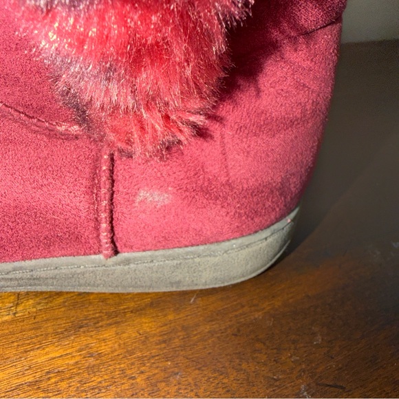 Vionic Fairfax Red Faux Fur Suede Winter Boots Ankle Booties Winter Size 9 - Picture 5 of 9